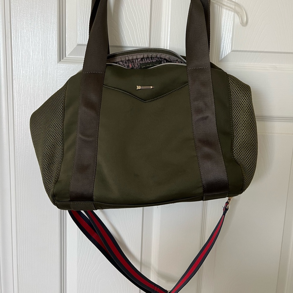 Stella and Dot Crush it crossbody duffle